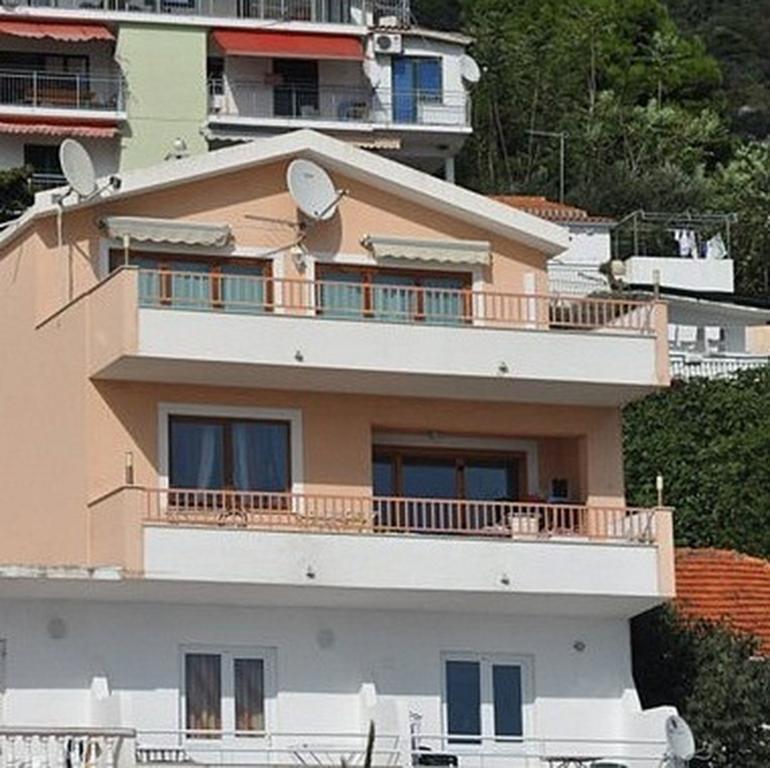 Riva Apartments Zivogosce Bagian luar foto